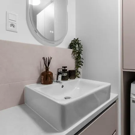 Slnecnice 2-bedroom On Floor 6 With Balcony And Parking By Skyviews Apartment Bratislava
